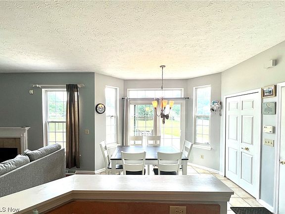 3rd image of 27002 Glenside Ln