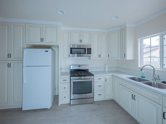 4th image of 717 W California Ave
