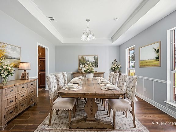 3rd image of 693 McLaughlin Rd