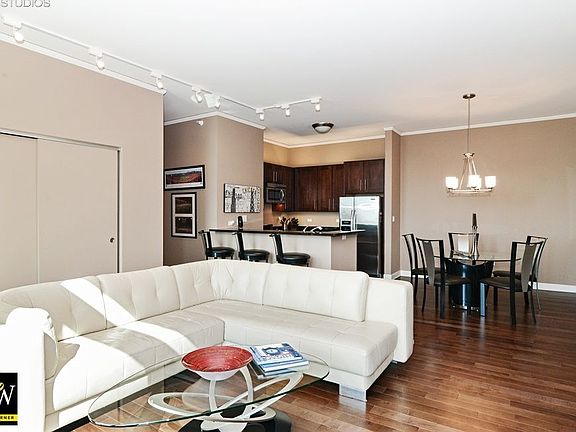 4th image of 225 N Columbus Dr Unit 5701