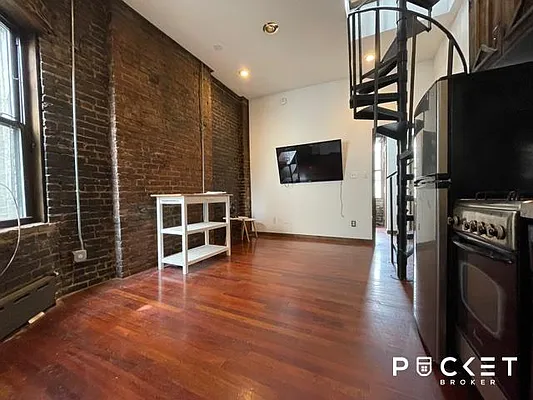 Rented by PocketBroker Inc | media 3