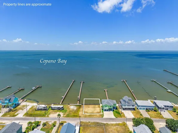212 Ridge Harbor Dr, Rockport, TX 78382