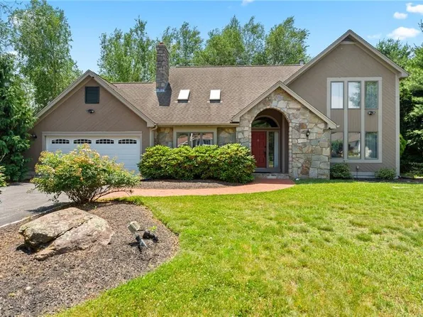125 Mystery Farms Dr, Cranston, RI 02921