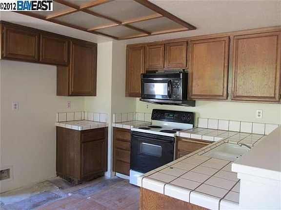4th image of 4100 Hanford St