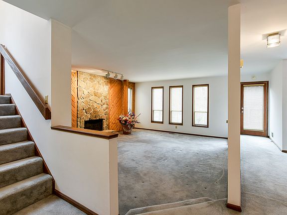 5th image of 3523 Holliglen Dr