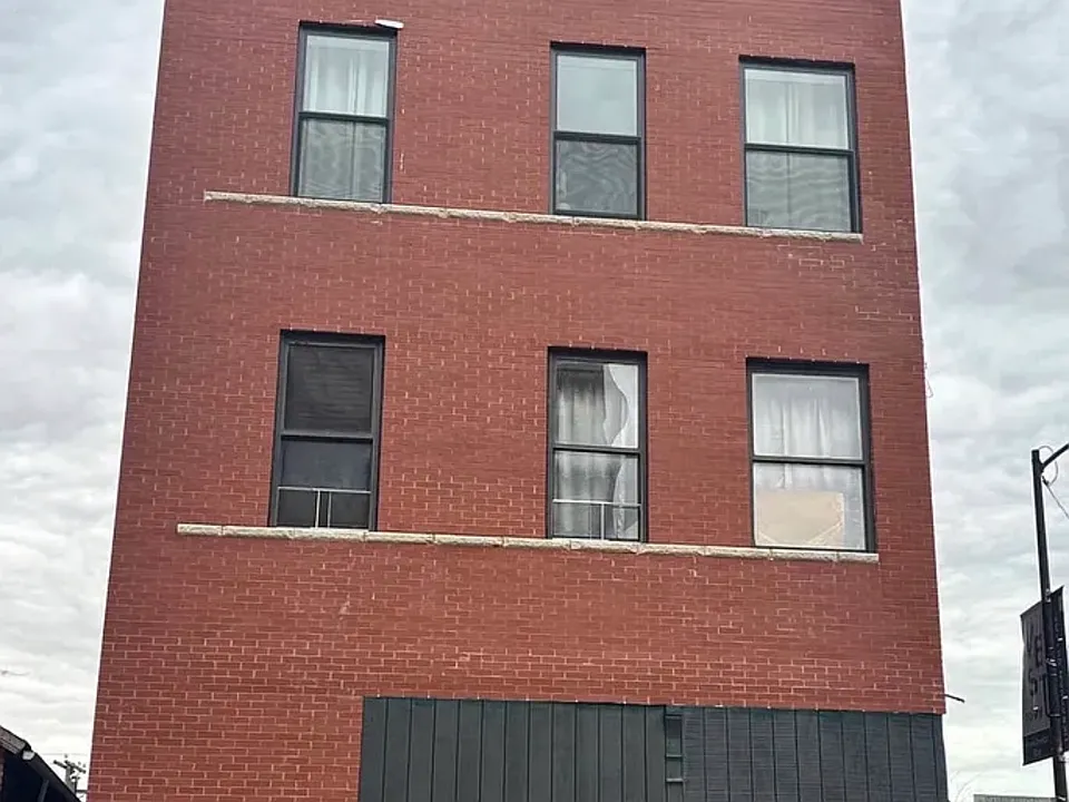 2000 W Superior St #2-F