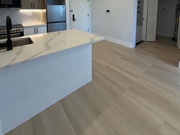 5th image of 317 Forrest St #6