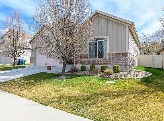 3rd image of 9095 S Club Oaks Dr