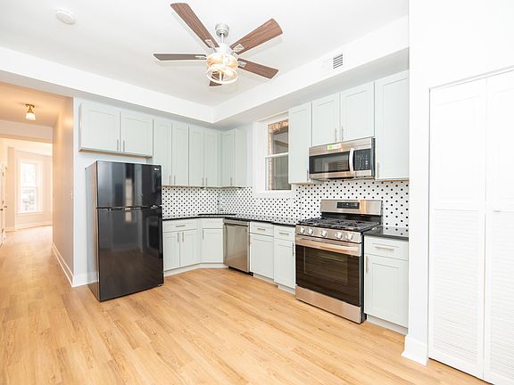 5th image of 2251 W Belmont Ave