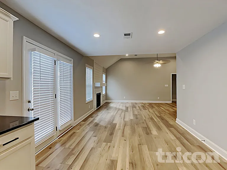 1063 Spicer Dr — Photo 4