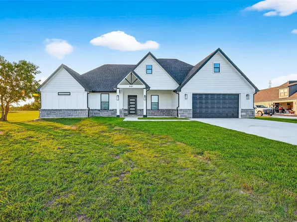 661 Angus Trl, Angleton, TX 77515