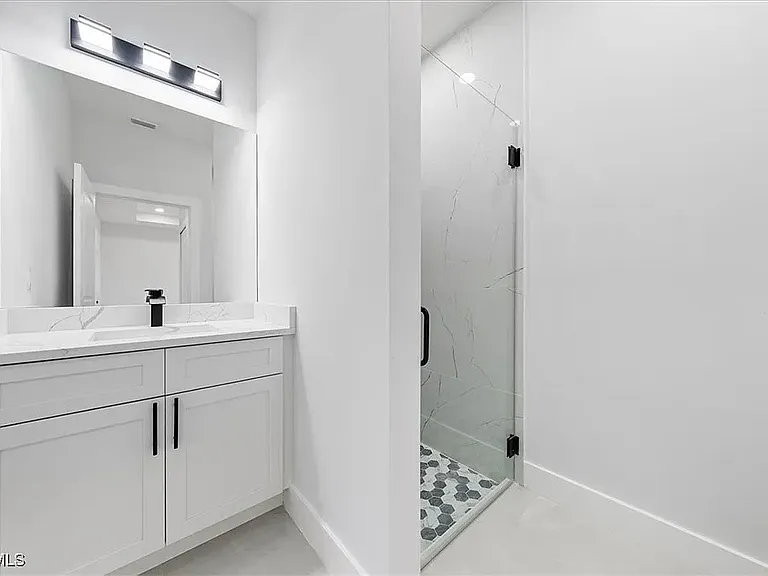 315 Ivan Ave S — Photo 9