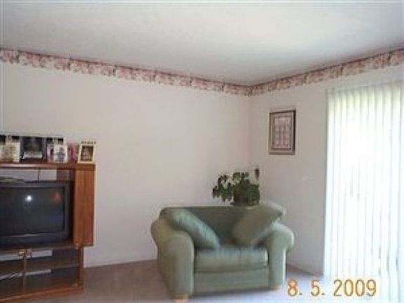 5th image of 1611 Pheasant Ct Unit 3C
