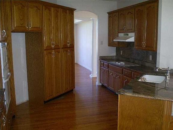 4th image of 483 18th Ave