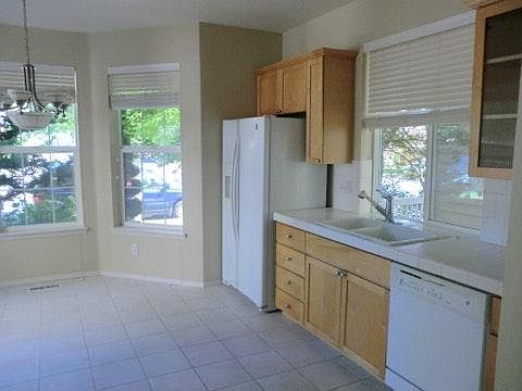 4th image of 1052 SE Bacarra St