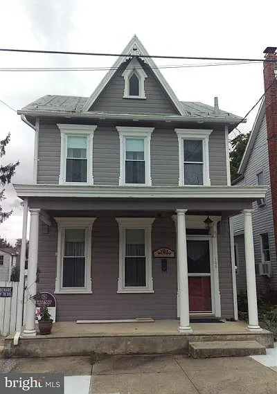 130 B St photo 1