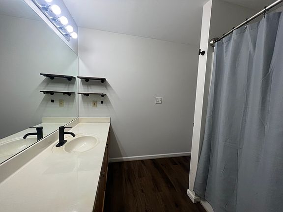 2nd bedroom private, spacious bathroom