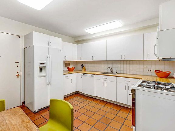 4th image of 40 E 80th St APT 2A