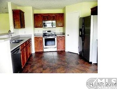5th image of 2409 Dennis St