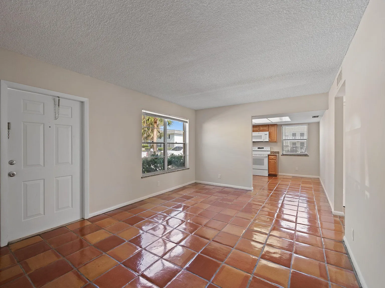 2 bed, 1.0 bath, 850 sqft, $1,850 — Photo 2