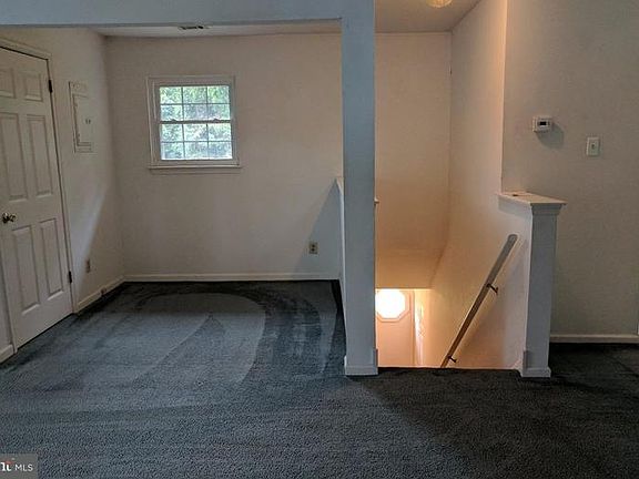 4th image of 919 Railway Sq #34