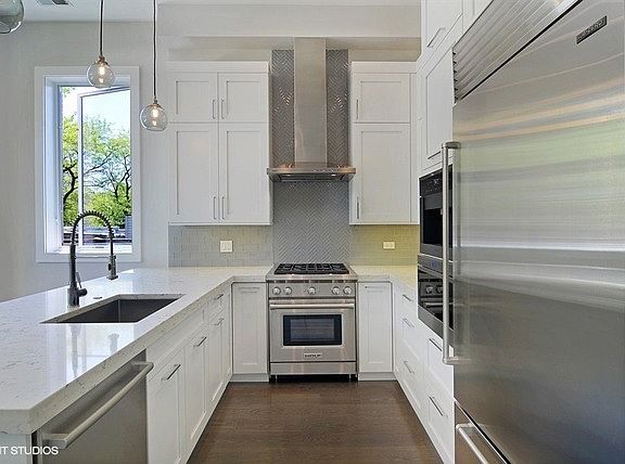 5th image of 2057 N Mozart St #Penthouse