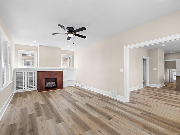 4th image of 615 E Delaware St