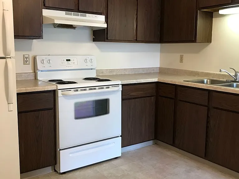 1021 Imperial Cir — Photo 3