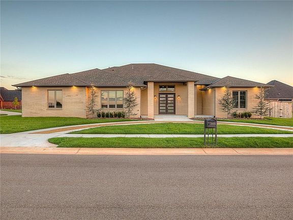 3rd image of 7600 NW 136th Ter