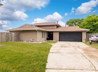 825 Copley Ln, Joliet, IL 60431