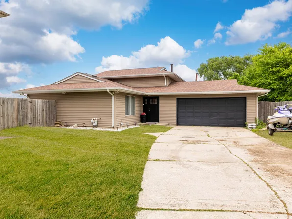 825 Copley Ln, Joliet, IL 60431