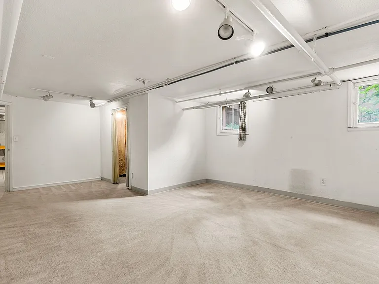 264 S Lafayette St — Photo 22