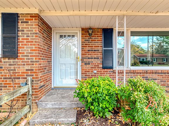 4th image of 345 Maple Dr SE