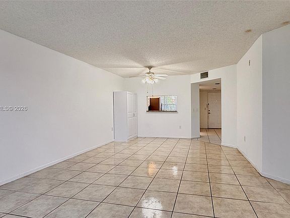 5th image of 1400 SW 131st Way APT 305Q