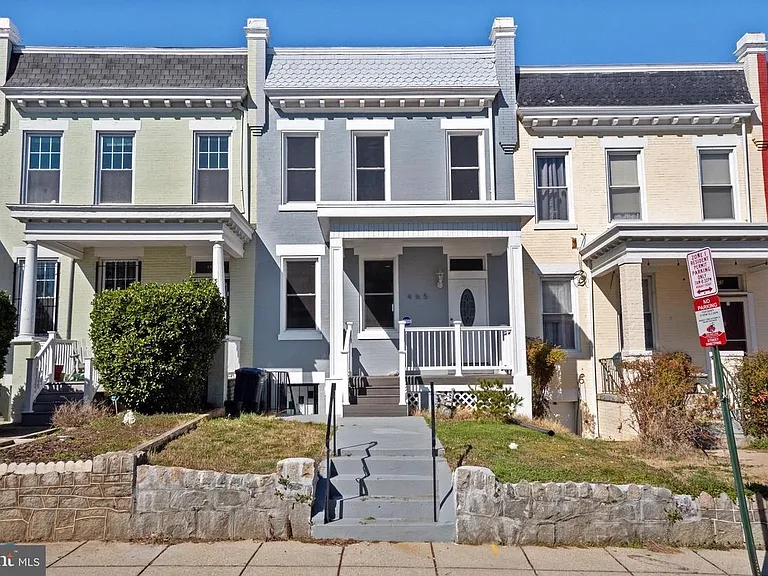 465 Luray Pl NW — Photo 1