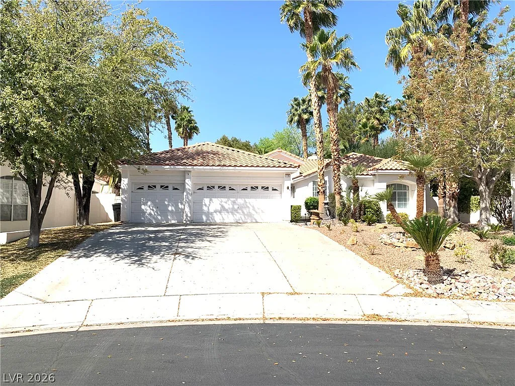 4 bed, 2.5 bath, 2608 sqft, $3,965 — Photo 2