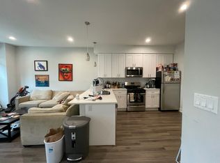 1305 W Barry Ave APT 2F, Chicago, IL 60657