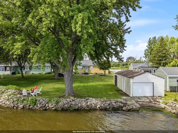 N9363 Lakeshore Dr, Van Dyne, WI 54979