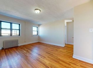 20-65 27th St #3A, Astoria, NY 11105