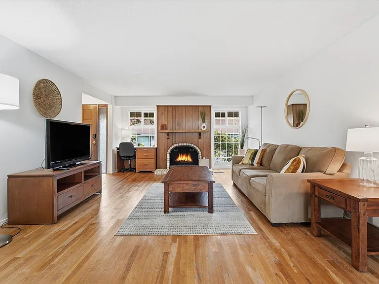 5330 SW Mayfair Ct — Photo 8