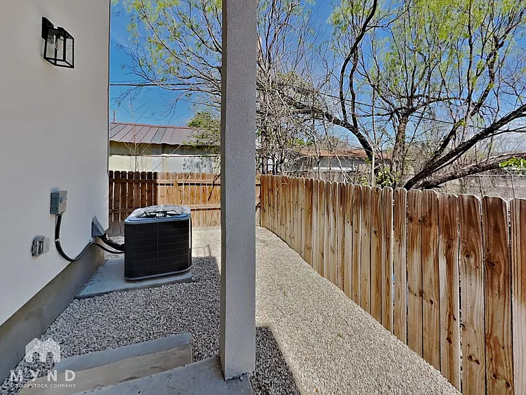 247 Princeton Ave #202 — Photo 17