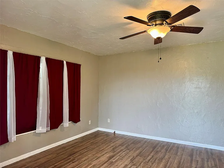 1197 FM 697 — Photo 6