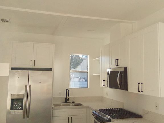 2nd image of 850 W Alondra Blvd