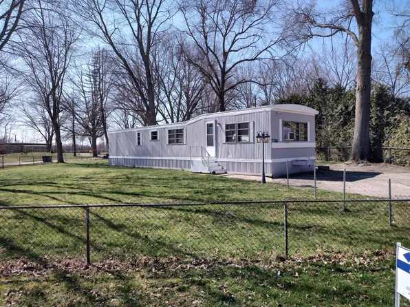 7326 N Lilac Dr, Michigan City, IN 46360