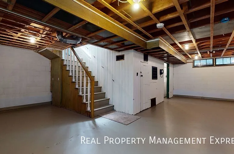 411 S Willow Ave — Photo 16