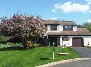 4 Hughes Ln, Perkasie, PA 18944