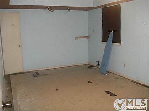 2nd image of 3841 Grady St