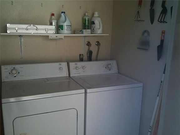 3rd image of 450 W Vermont Ave Unit 301