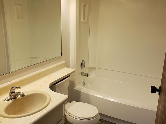 3rd image of 508 Commercial St APT I