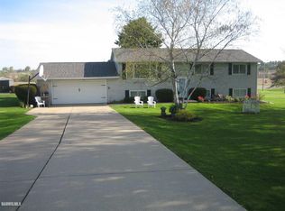 3463 Hilldale Dr, Freeport, IL 61032